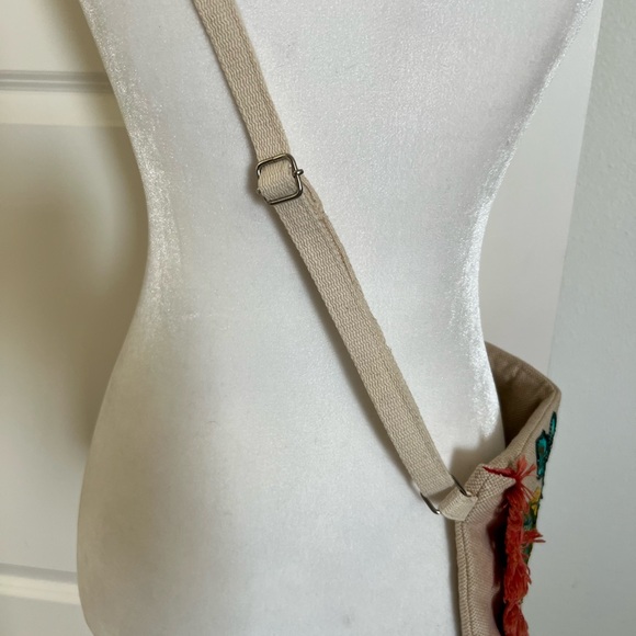 EUC Anthropologie Embroidered Floral Crossbody Bag - Picture 5 of 10